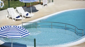 2 outdoor pools