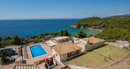 Alonissos Beach Bungalows & Suites Hotel