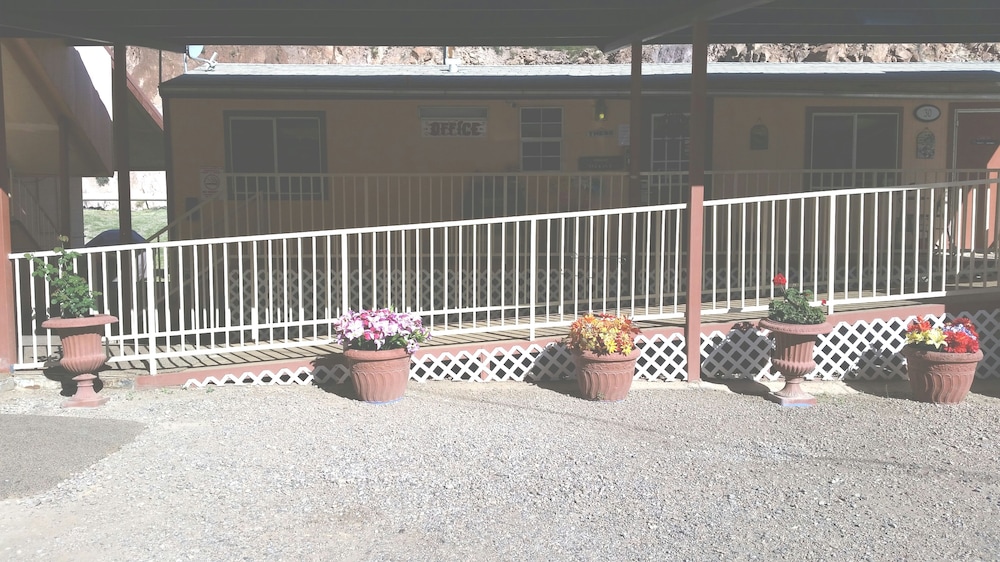 Rode Inn Motel in Clifton Best Rates & Deals on Orbitz