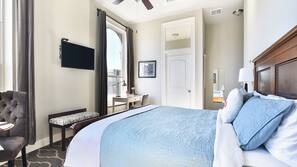Premium bedding, desk, iron/ironing board, free WiFi