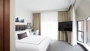 Frette Italian sheets, premium bedding, minibar, in-room safe