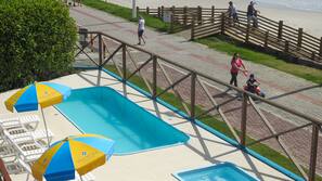 2 piscinas externas