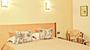 Minibar, escritorio, cortinas opacas y wifi gratis