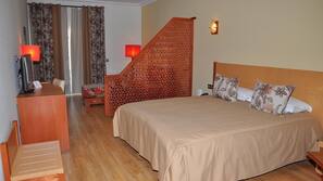 Minibar, escritorio, cortinas opacas y wifi gratis