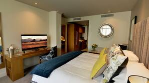 Minibar, in-room safe, iron/ironing board, free cots/infant beds