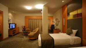 1 bedroom, premium bedding, minibar, in-room safe