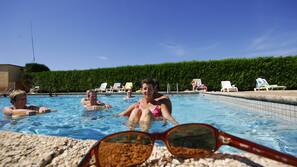 Piscine extérieure (ouverte en saison)