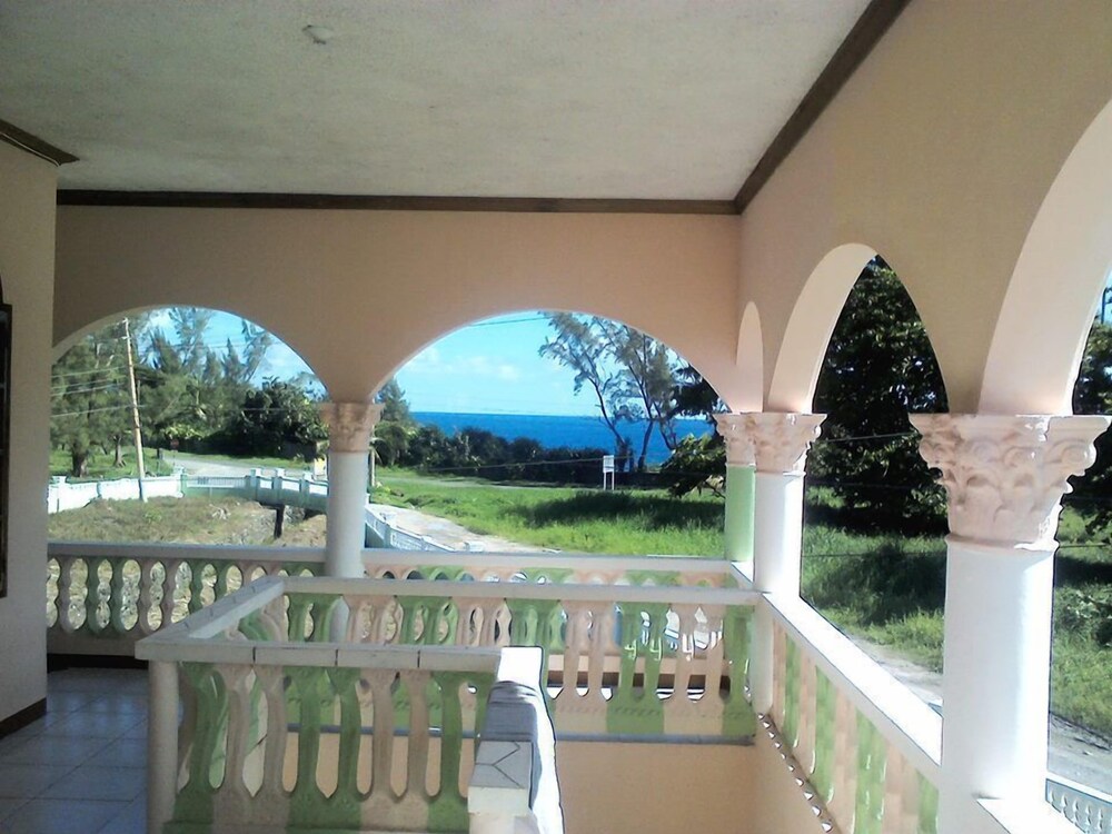 Dolphin Bay Yoga Guest House in Port Antonio, Jamaica