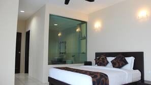 Minibar, in-room safe, desk, iron/ironing board