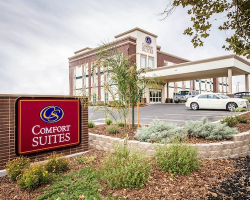 Great Place to stay Comfort Suites Woodland - Sacramento Airport near Woodland 