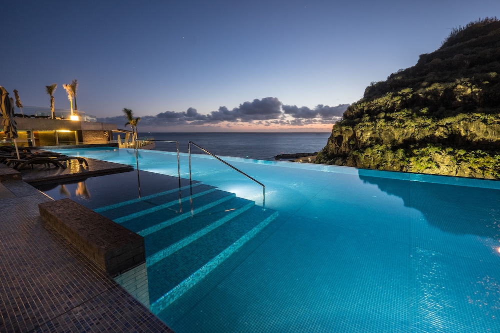 Infinity pool, Savoy Saccharum Resort & Spa