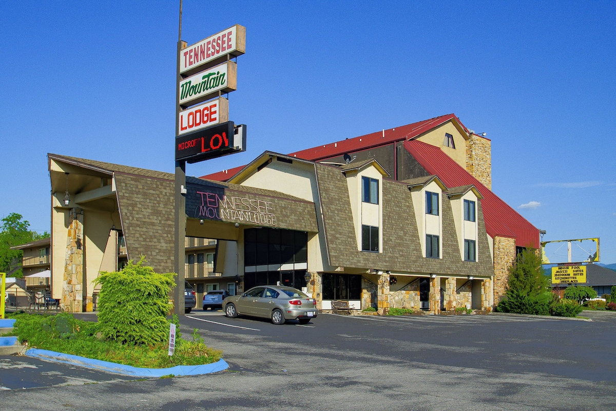 Tennessee Mountain Lodge Riverside by OYO 2022 Room Prices, Deals