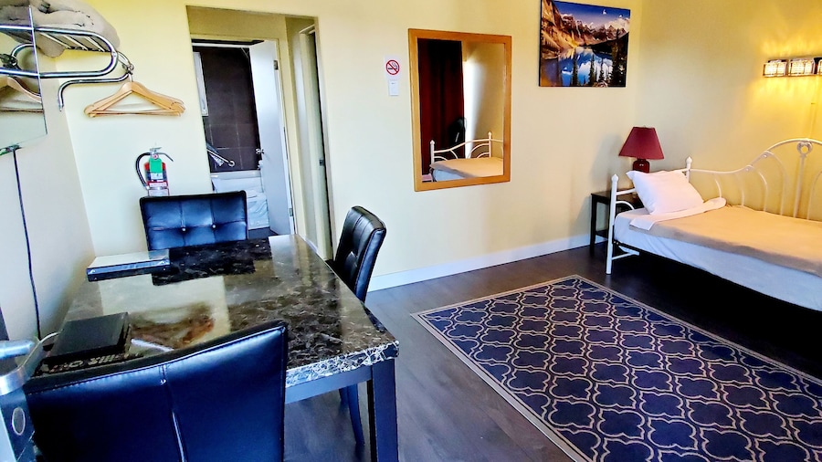 The Port-O-Call Inn & Suites