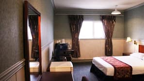 Desk, laptop workspace, iron/ironing board, free WiFi