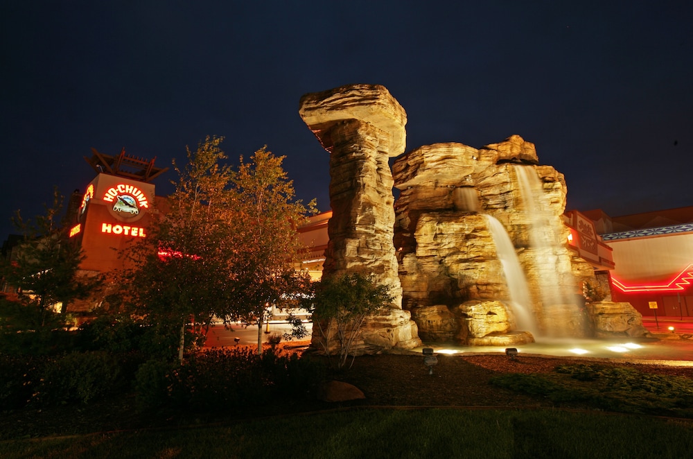 HoChunk Casino Hotel Wisconsin Dells in Baraboo Best Rates & Deals