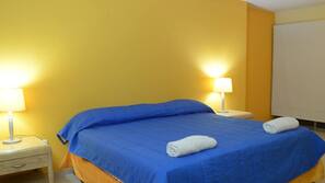 Ropa de cama de alta calidad y cortinas opacas