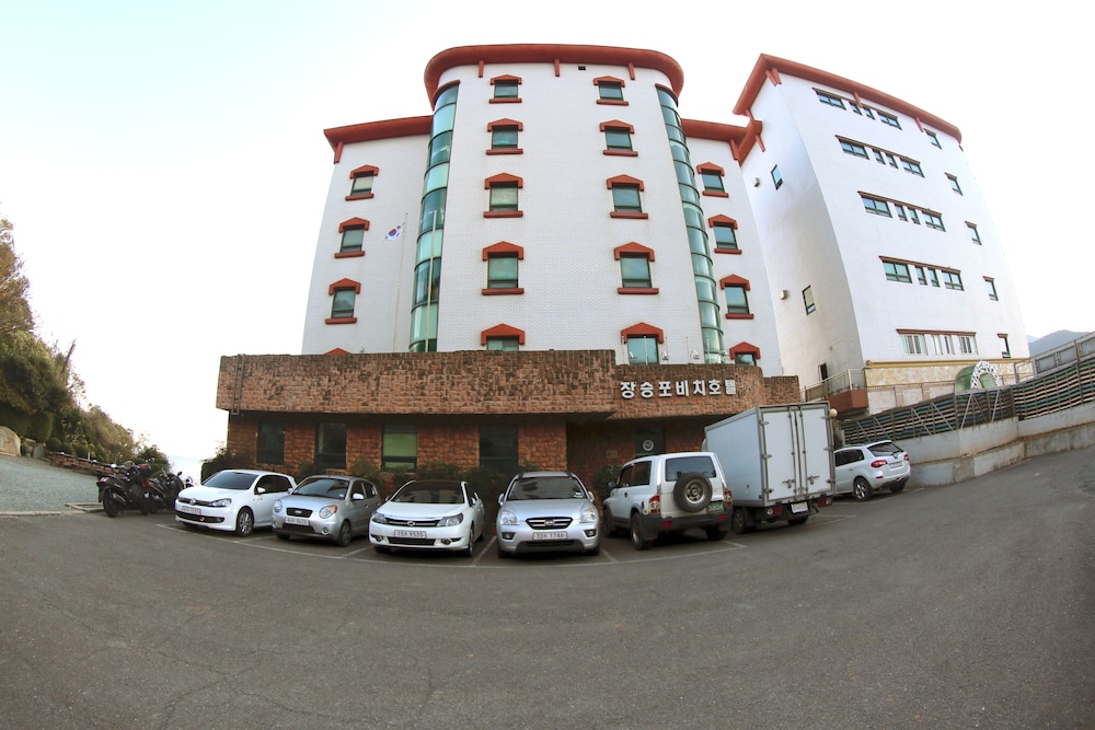 Jangsungpo Beach Hotel in Changwon, South Korea