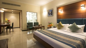 Duke Suite | In-room safe, desk, laptop workspace, soundproofing