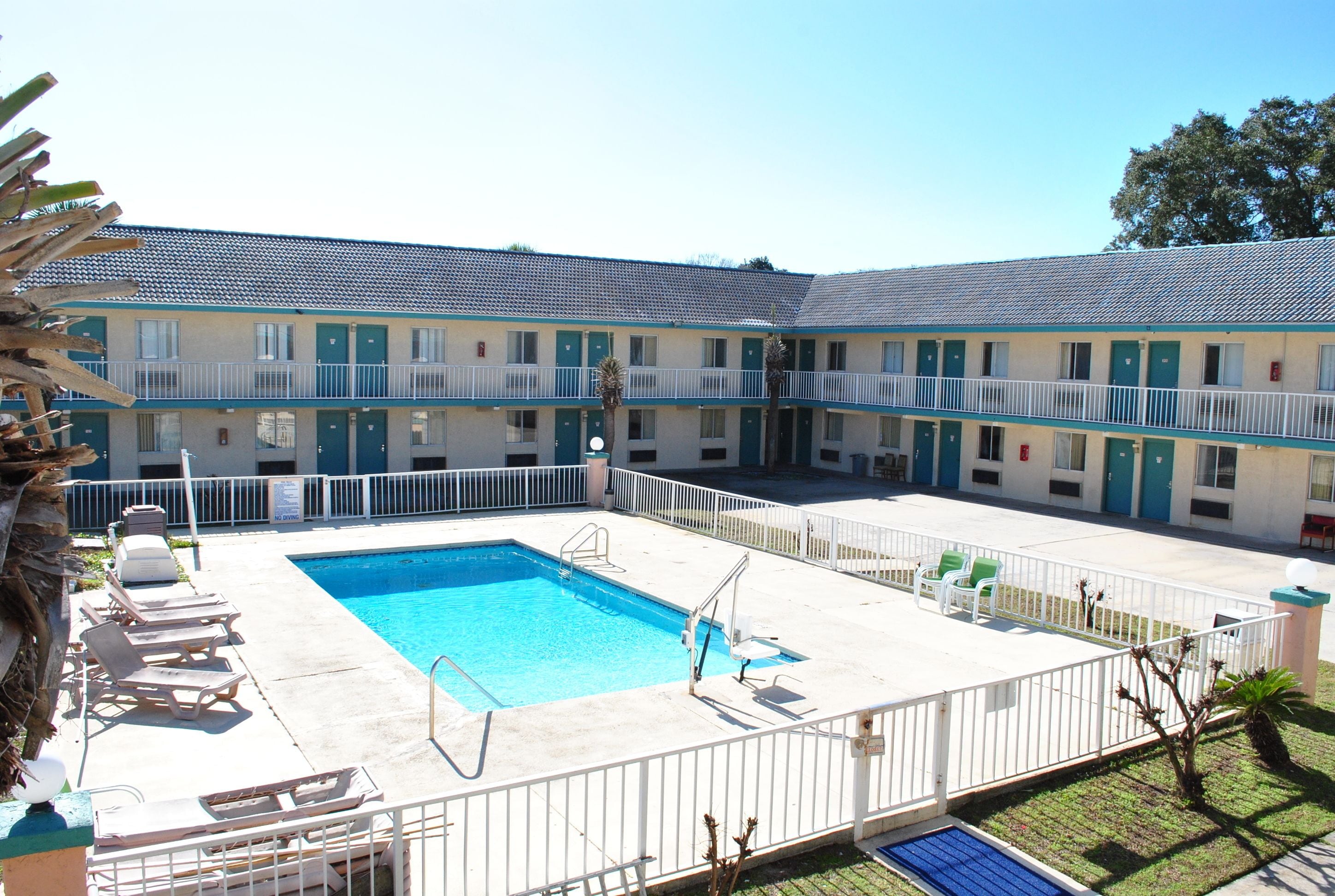 Coconut Grove Motor Inn in Panama City, United States