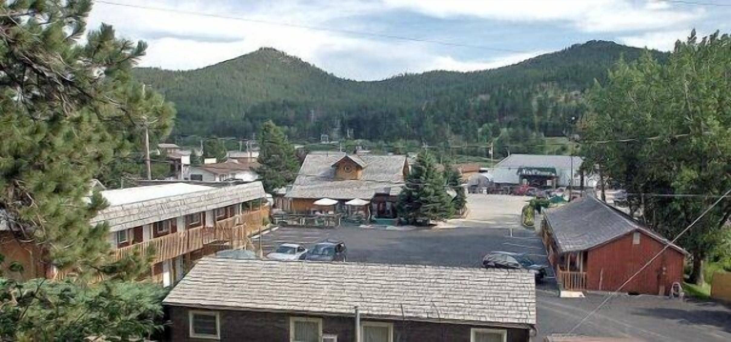 Lantern Inn in Hill City, United States