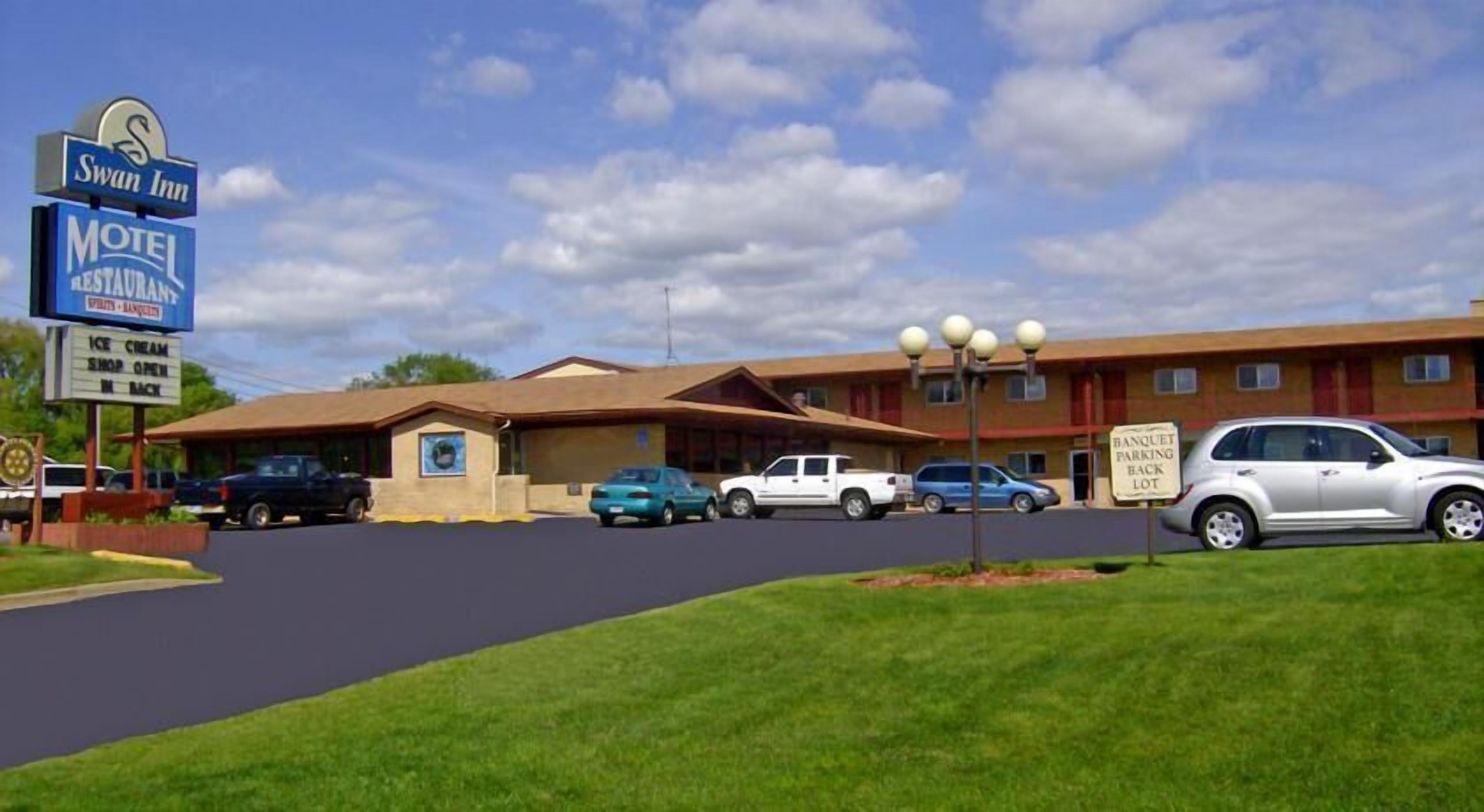 Swan Inn Motel in Grand Rapids, United States
