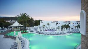 6 piscinas al aire libre