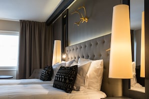 Premium De Luxe King | Premium bedding, in-room safe, desk, iron/ironing board