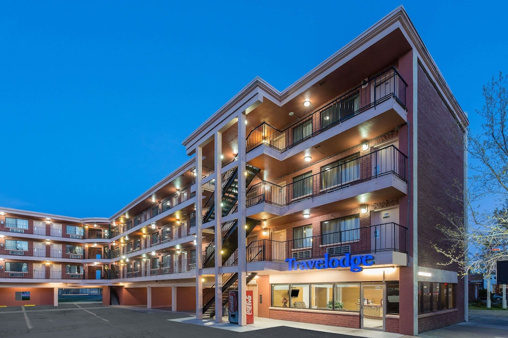 Search hundreds of travel sites at once for hotels in Reno Great savings on hotels in Reno, USA online. Good availability and great rates. Read hotel reviews and choose the best hotel deal for your stay.
