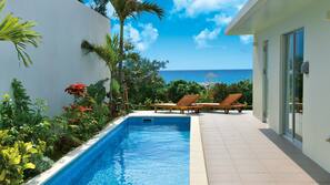 Outdoor pool, sun loungers
