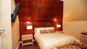 In-room safe, desk, iron/ironing board, free WiFi