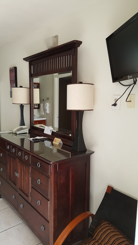 Paradise Lakes Resort, Clothing Optional Resort - Adult Only