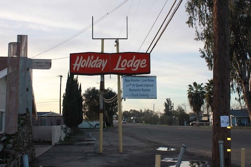 Great Place to stay Holiday Lodge near Hanford 