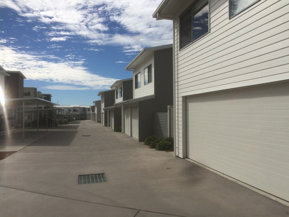 Direct Hotels Breeze on Brightwater (Mountain Creek, AUS) Expedia