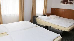 Minibar, Schreibtisch, Verdunkelungsvorhänge, Bügeleisen/Bügelbrett