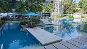 3 outdoor pools, open 7:00 AM to 10:00 PM, pool umbrellas, pool loungers