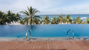 3 outdoor pools, open 7:00 AM to 10:00 PM, pool umbrellas, pool loungers