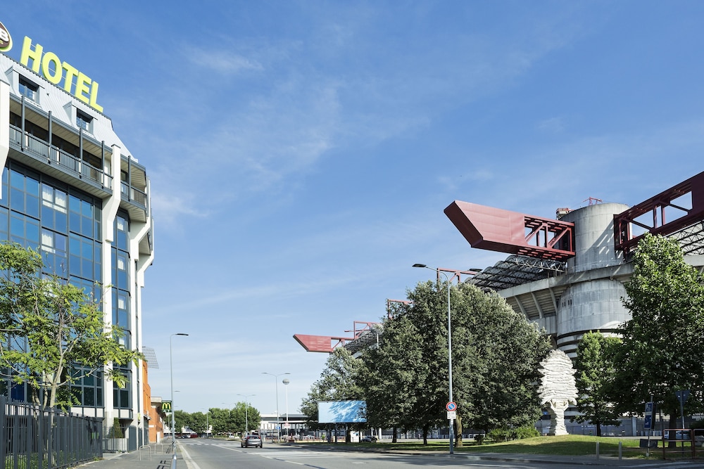 Exterior detail, B&B Hotel Milano San Siro