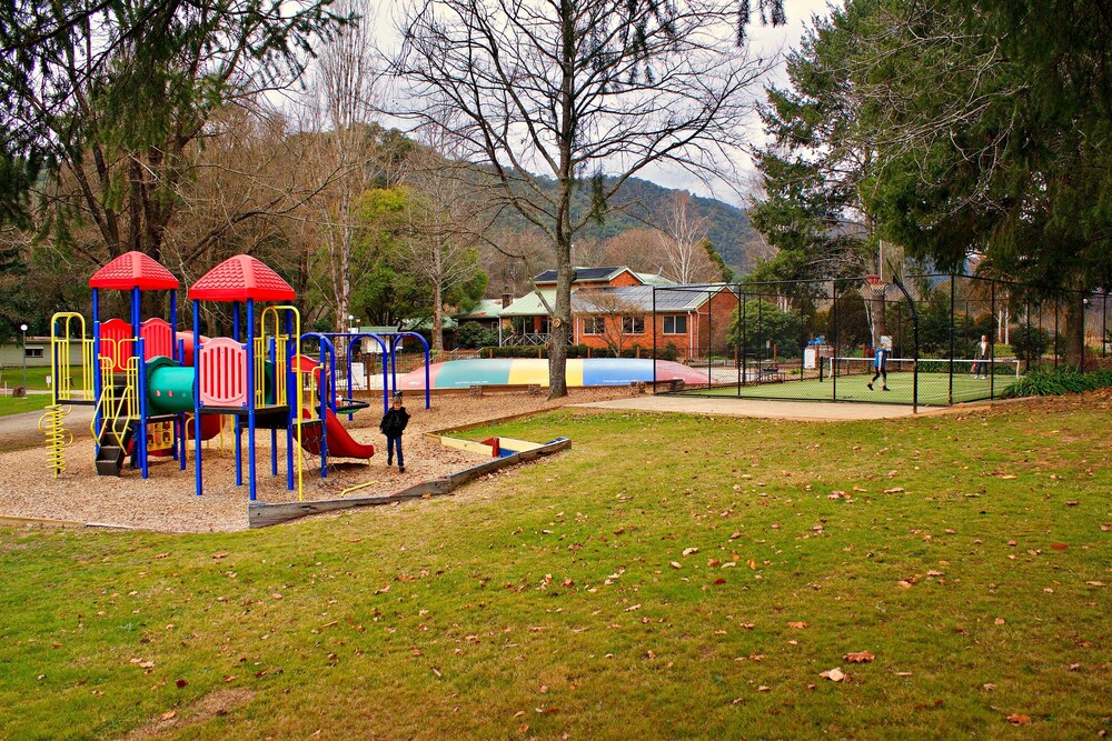 Children's play area - outdoor, Discovery Parks - Bright