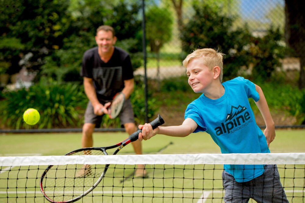 Tennis court, Discovery Parks - Bright