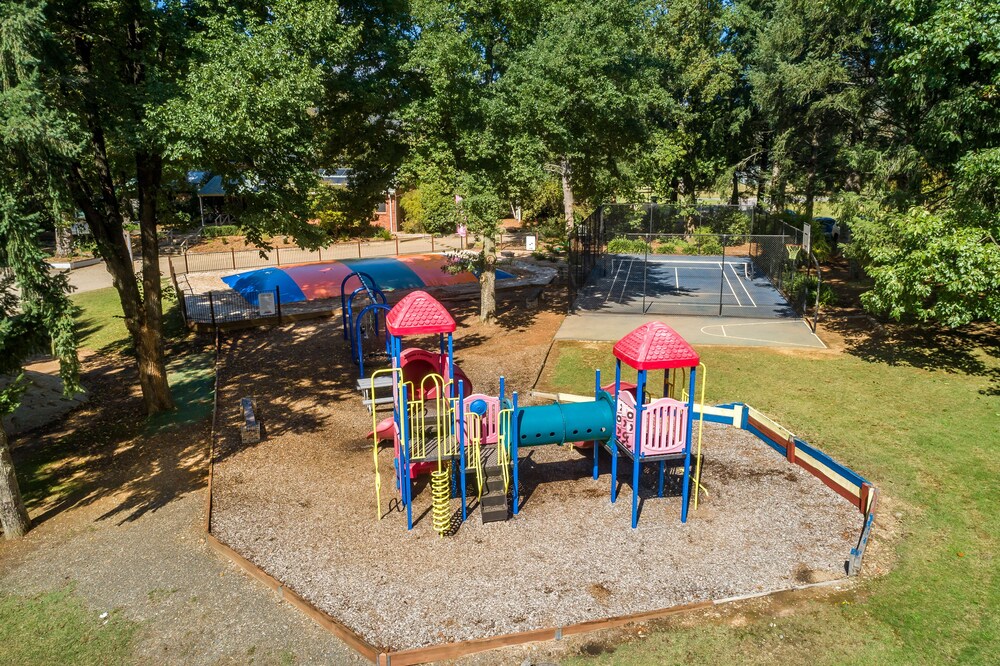 Children's play area - outdoor, Discovery Parks - Bright