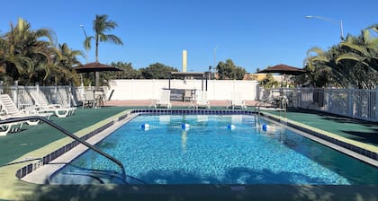 Sunshine Inn & Suites Venice, FL