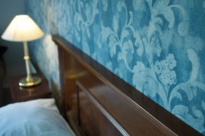 Pillowtop beds, desk, soundproofing, cribs/infant beds