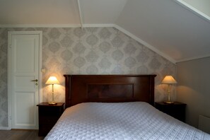 Pillowtop beds, desk, soundproofing, cribs/infant beds