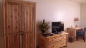 Iron/ironing board, free rollaway beds, free WiFi