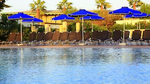 Indoor pool, 5 outdoor pools