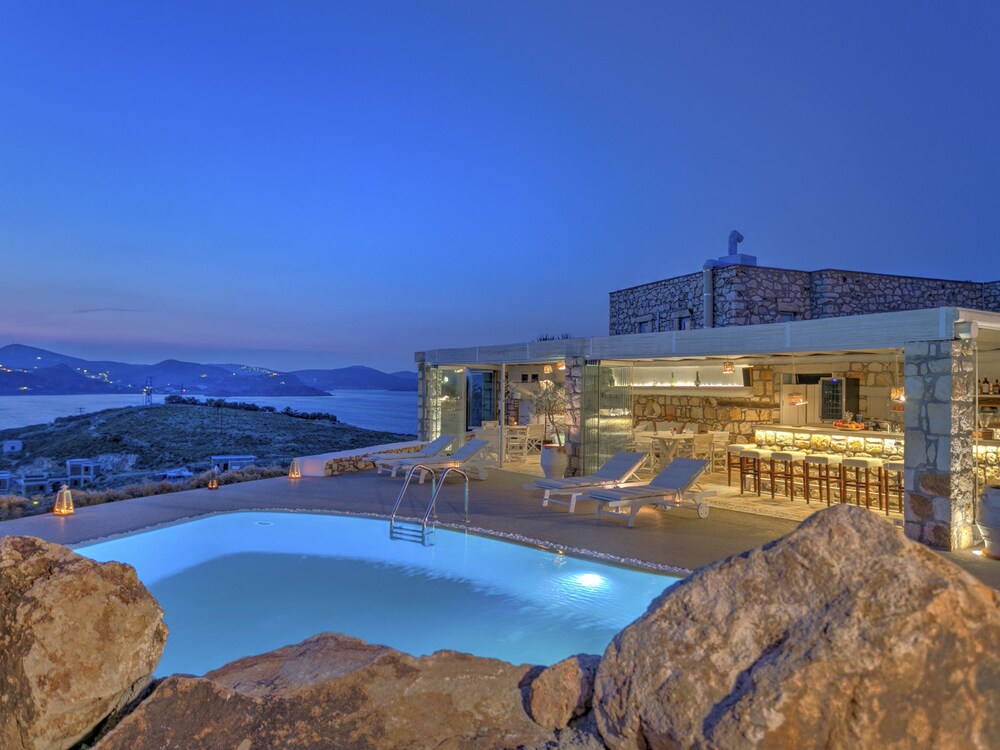 Eirini S Luxury Hotel Villas Reviews Photos Rates Ebookers Curly Selected Item