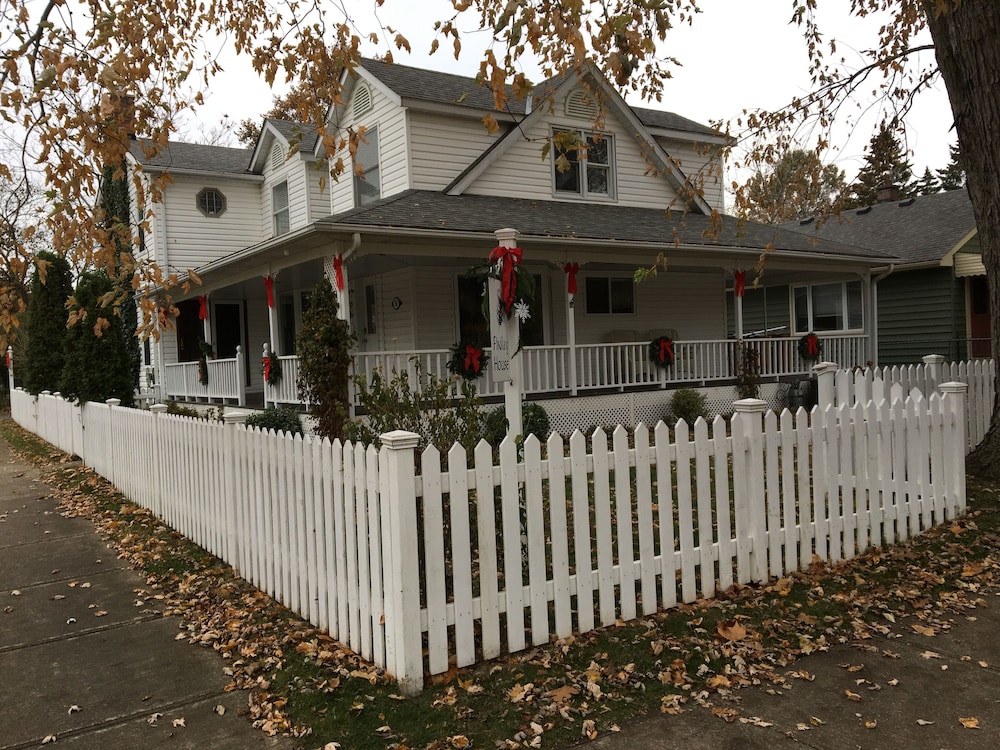 Finlay House Bed and Breakfast Deals & Reviews (Niagara Falls, CAN) | Wotif