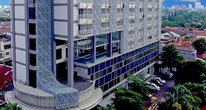 ASTON Bellevue Radio Dalam