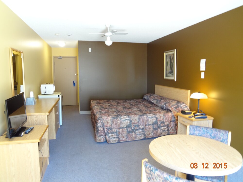 Park Inn Motel, Kapuskasing: C$79 Room Prices & Reviews | Travelocity