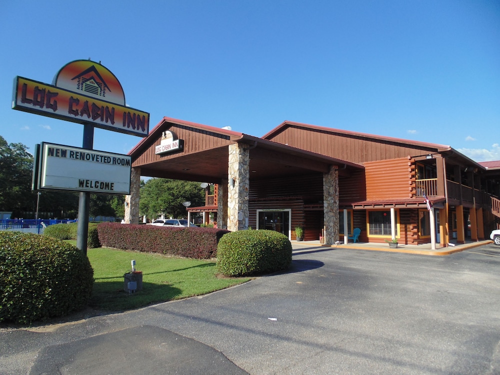 Front of property, Log Cabin Inn